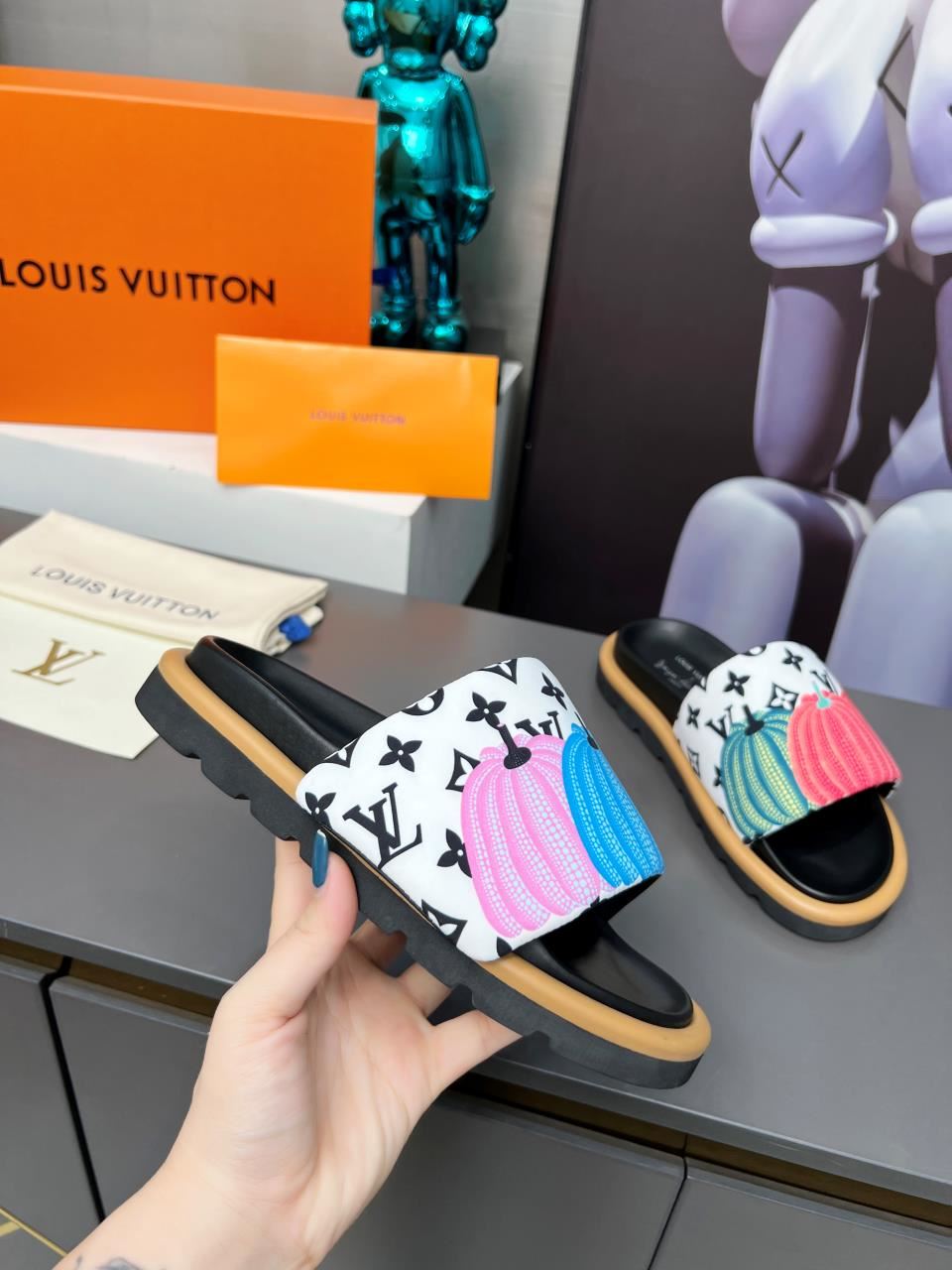 Louis Vuitton Slippers